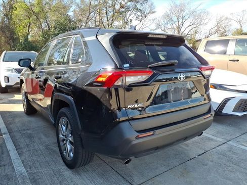 Used 2021 Toyota RAV4 XLE Premium image 2