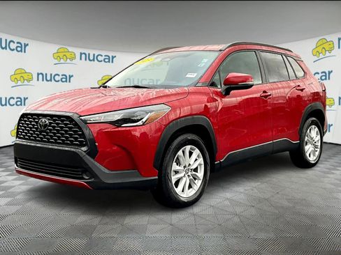 Used 2023 Toyota Corolla Cross LE image 3