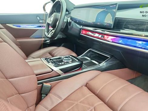 Used 2025 BMW i7 eDrive50 w/ M Sport Package RWD image 21