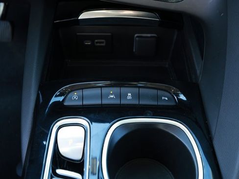 Used 2023 Buick Envision Essence image 19