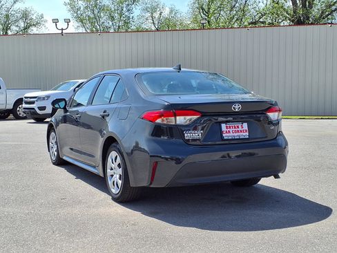 Used 2023 Toyota Corolla LE FWD image 3