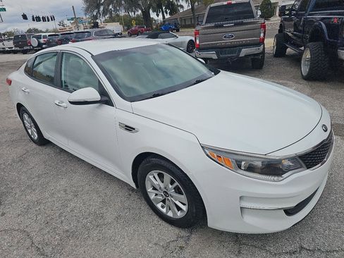 Used 2017 Kia Optima LX image 3