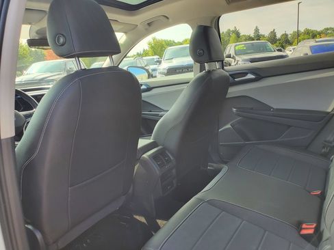 Used 2024 Volkswagen Taos SE AWD/4WD image 8