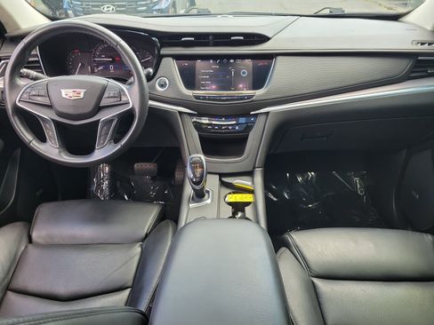 Used 2017 Cadillac XT5 Luxury w/ Driver Awareness Package FWD image 9