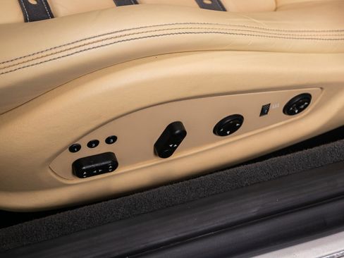 Used 2011 Ferrari California image 27