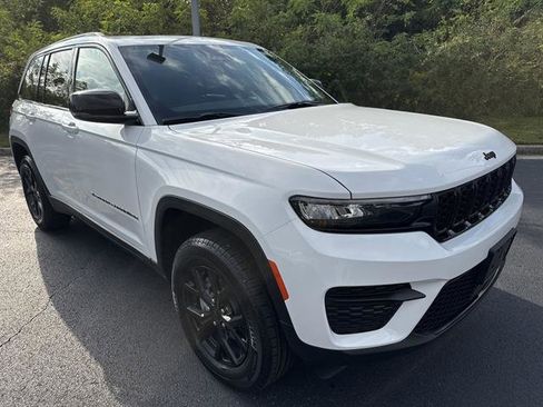 New 2025 Jeep Grand Cherokee Altitude image 1