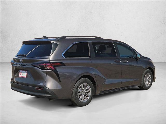 Certified 2023 Toyota Sienna LE FWD image 5
