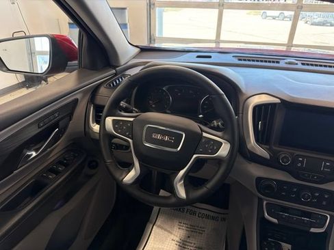 Used 2024 GMC Terrain SLT AWD/4WD image 32