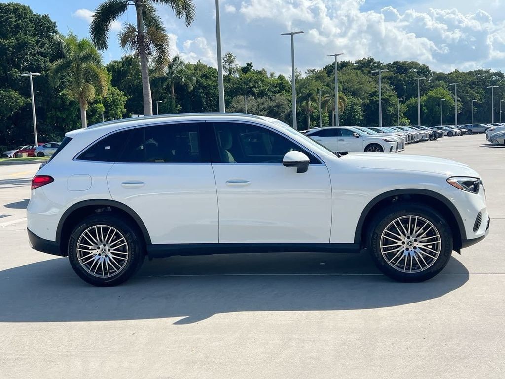Used 2025 Mercedes-Benz GLC 300 image 8