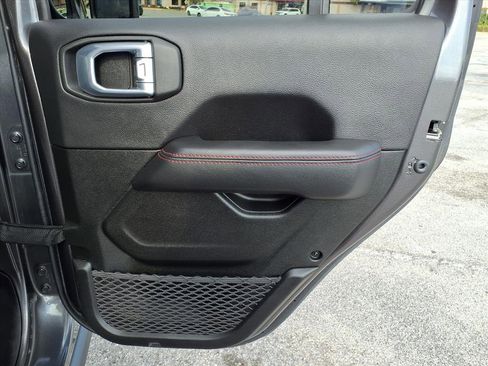 Used 2022 Jeep Wrangler Unlimited Rubicon w/ Cold Weather Group image 15