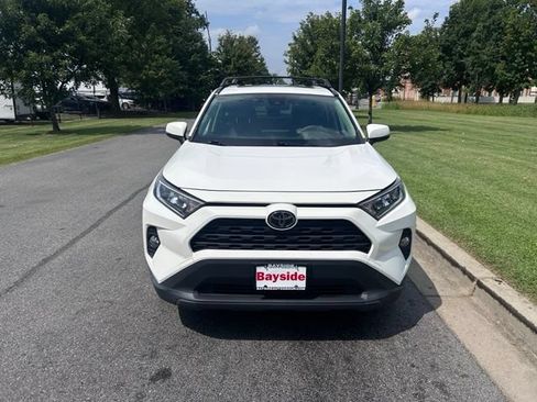 Used 2019 Toyota RAV4 XLE AWD/4WD image 4