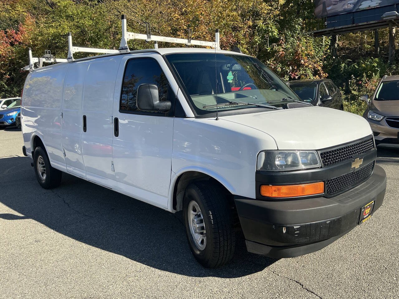 Used 2018 Chevrolet Express 2500 Extended RWD image 3