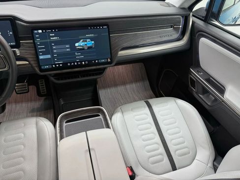 Used 2023 Rivian R1T Launch Edition image 12