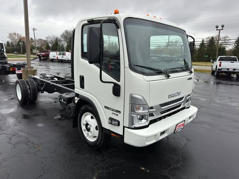 New 2026 Isuzu NPR image 3