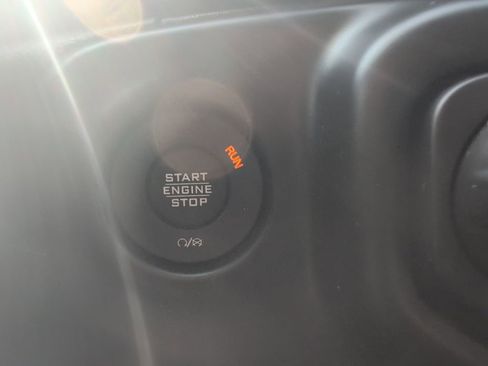 Used 2020 Jeep Wrangler Unlimited Sahara w/ Dual Top Group AWD/4WD image 15