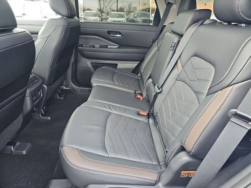 Used 2024 Nissan Pathfinder Platinum w/ Cargo Package image 30