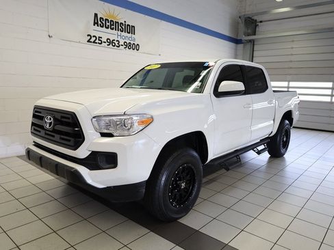 Used 2017 Toyota Tacoma SR image 2