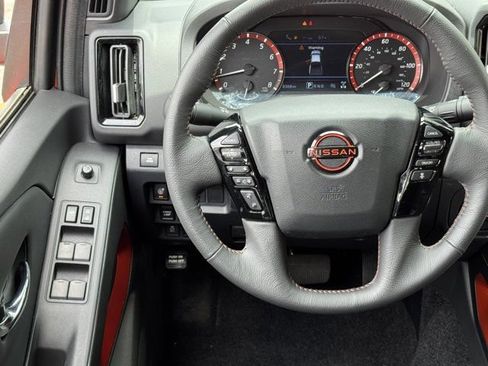 Used 2025 Nissan Frontier PRO-4X AWD/4WD image 12
