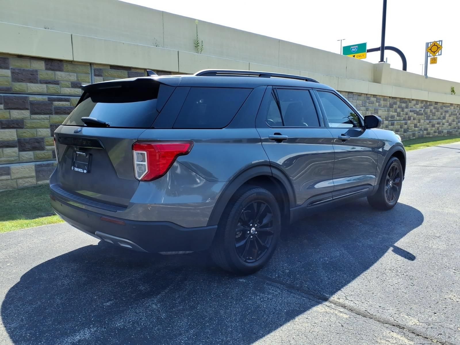 Used 2021 Ford Explorer XLT w/ Equipment Group 202A AWD/4WD image 11