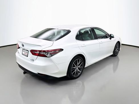 Used 2021 Toyota Camry XLE w/ Navigation Upgrade Package image 7