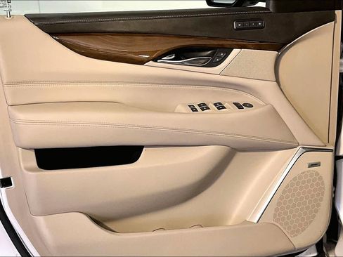 Used 2019 Cadillac Escalade Luxury image 22