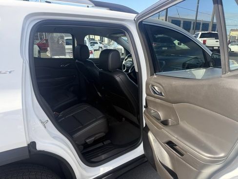 Used 2023 GMC Acadia SLT image 13