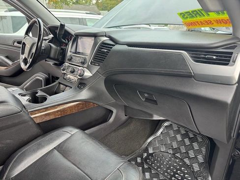 Used 2018 Chevrolet Suburban LT w/ LT Signature Package image 18