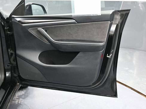 Used 2023 Tesla Model Y Long Range image 34