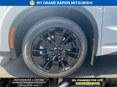 New 2026 Mitsubishi Outlander AWD image 9