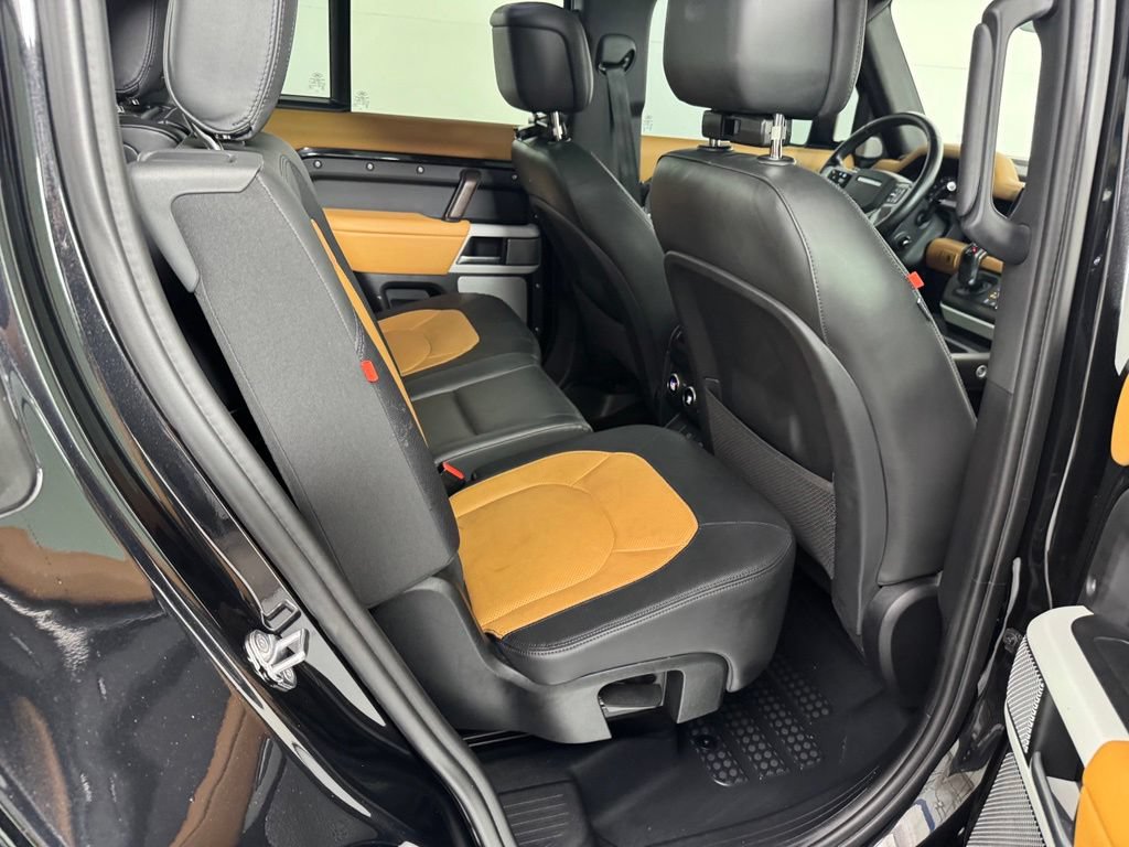 Used 2024 Land Rover Defender 130 X-Dynamic SE AWD/4WD image 35