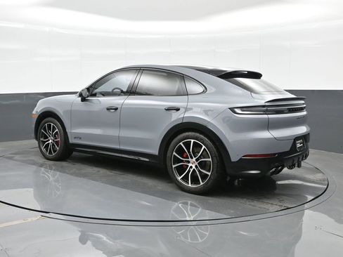 Certified 2025 Porsche Cayenne GTS AWD/4WD image 3