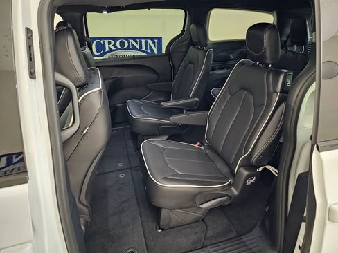 New 2026 Chrysler Pacifica Limited w/ S Appearance Package image 31