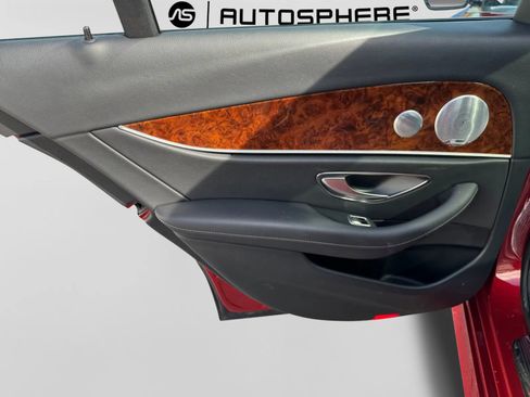 Used 2017 Mercedes-Benz E 300 4MATIC image 26