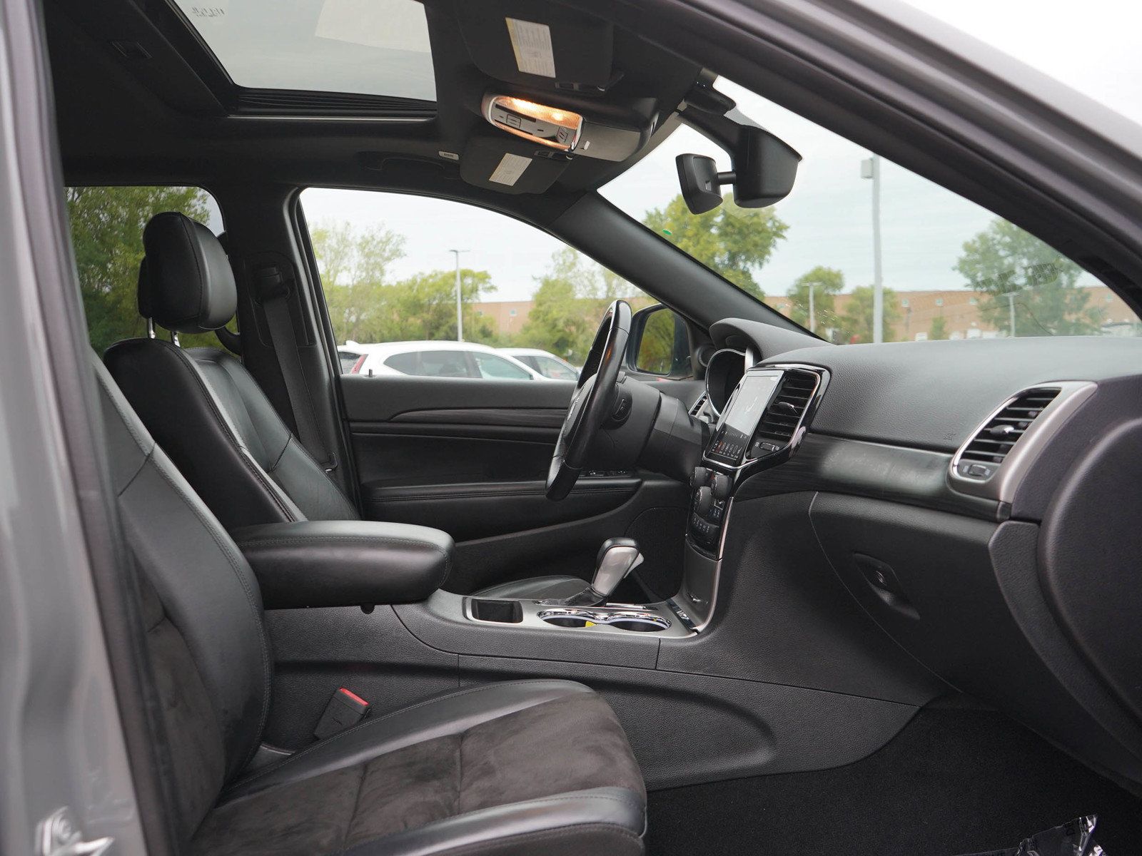 Used 2020 Jeep Grand Cherokee Altitude AWD/4WD image 11
