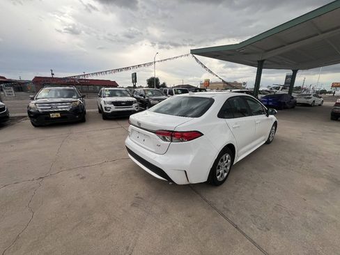 Used 2022 Toyota Corolla LE FWD image 6