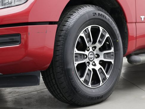 Used 2022 Nissan Titan SV RWD image 5
