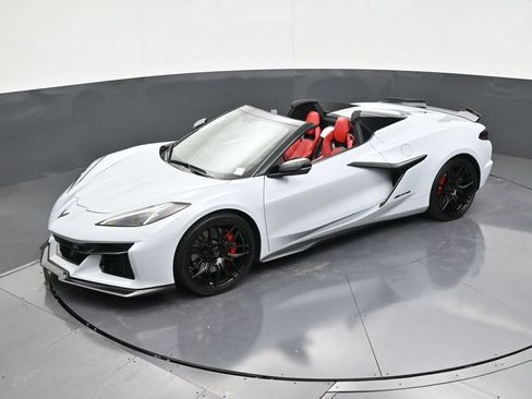 Used 2023 Chevrolet Corvette Z06 RWD image 12