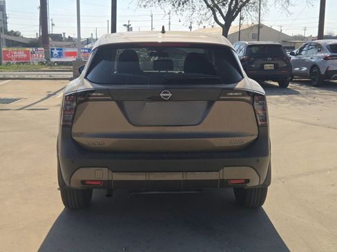 Used 2025 Nissan Kicks SV image 4