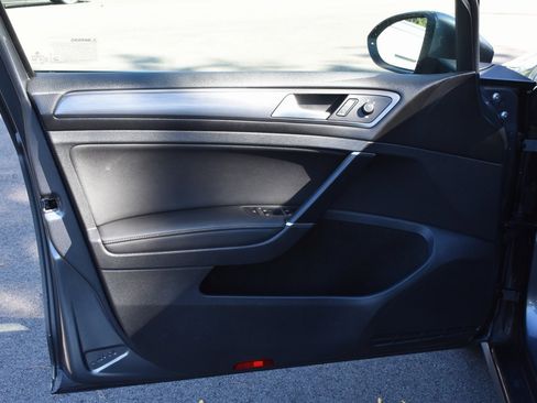 Used 2021 Volkswagen Golf 4-Door image 13