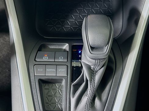 Used 2025 Toyota RAV4 XLE w/ Convenience Package image 24