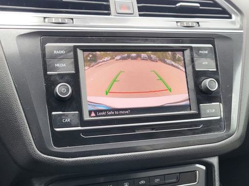 Used 2018 Volkswagen Tiguan S FWD image 17