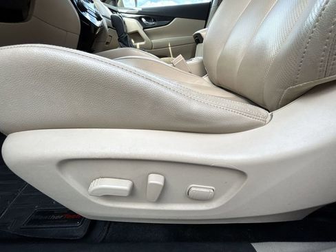 Used 2018 Nissan Rogue SL w/ Premium Package FWD image 14