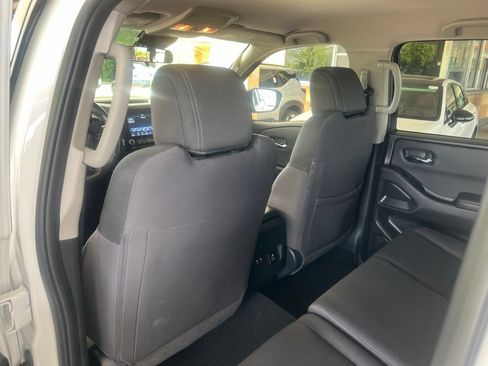 Used 2024 Nissan Frontier SV w/ Hardbody Edition AWD/4WD image 9