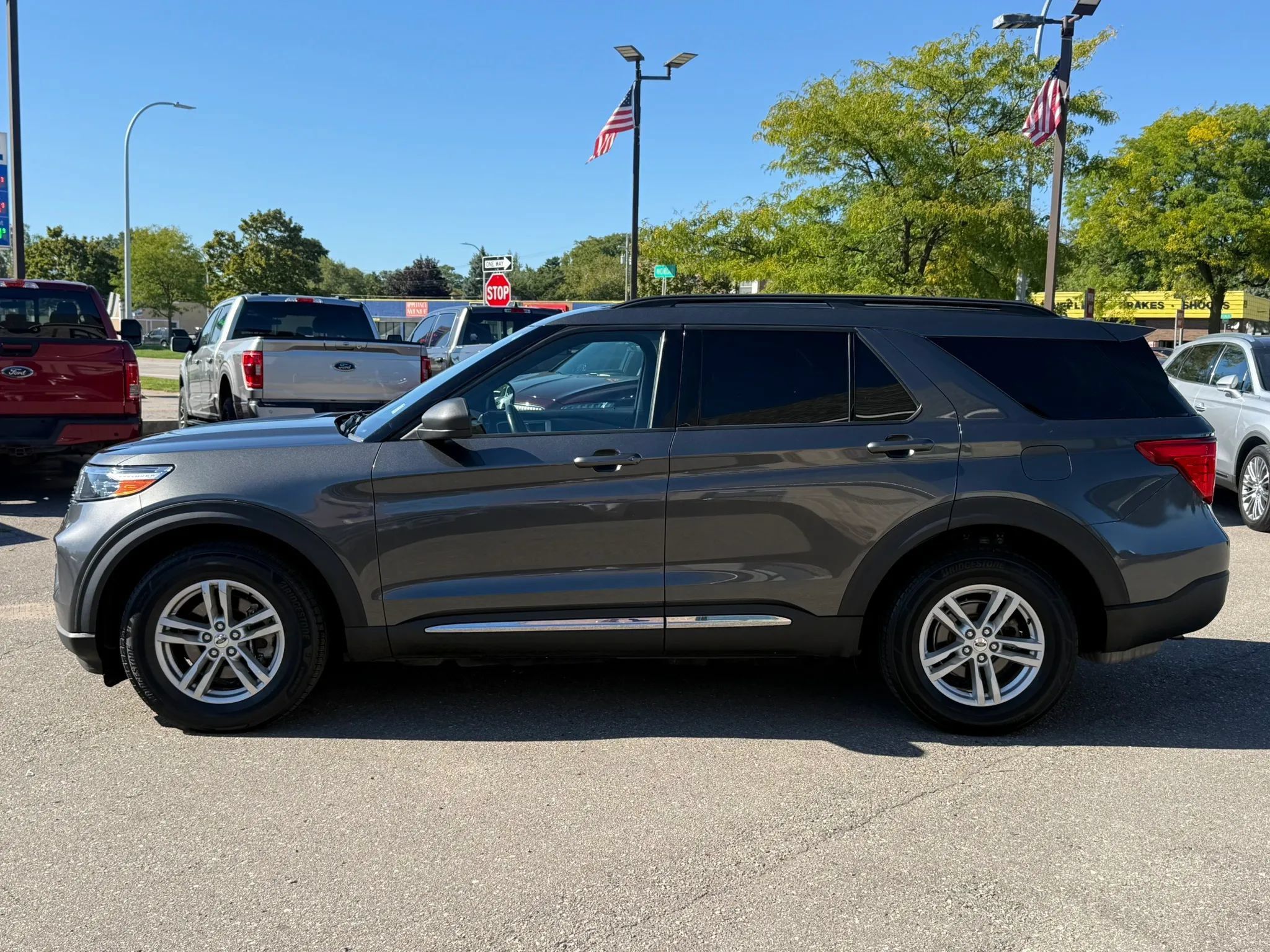 Used 2020 Ford Explorer XLT w/ Equipment Group 202A AWD/4WD image 8
