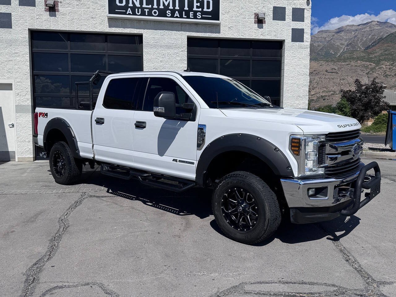 Used 2019 Ford F250 XLT w/ XLT Value Package AWD/4WD image 4