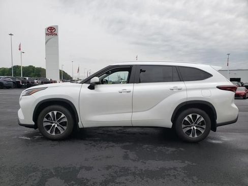 Used 2024 Toyota Highlander XLE AWD/4WD image 10