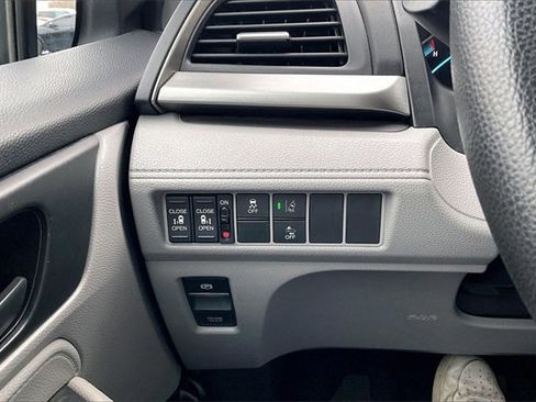 Used 2018 Honda Odyssey EX image 34
