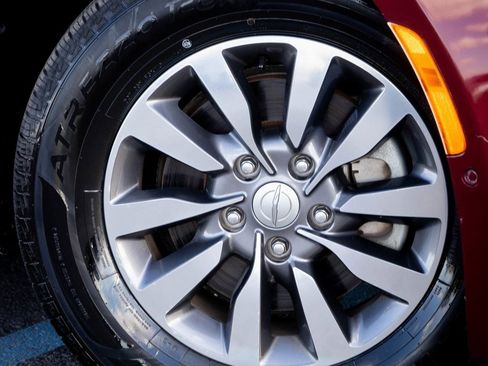 Used 2019 Chrysler Pacifica Touring-L Plus w/ Advanced Safetytec Group image 27