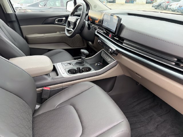 New 2027 Kia Carnival FWD image 21