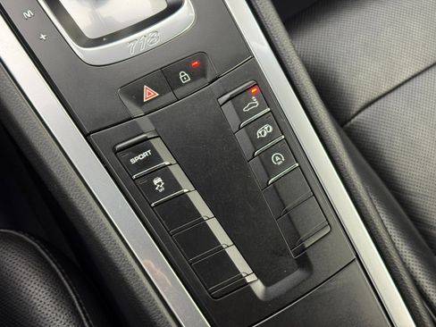 Used 2019 Porsche 718 Cayman S image 26